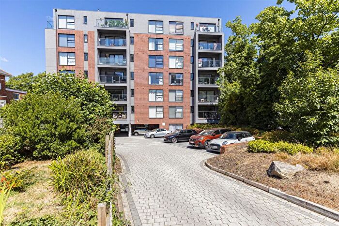 1 Bedroom Flat To Rent In Modern & Stylish Apartment With Private Balcony, BH1