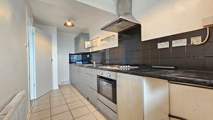 2 Bedroom Flat To Rent In Northend Road, Erith, DA8