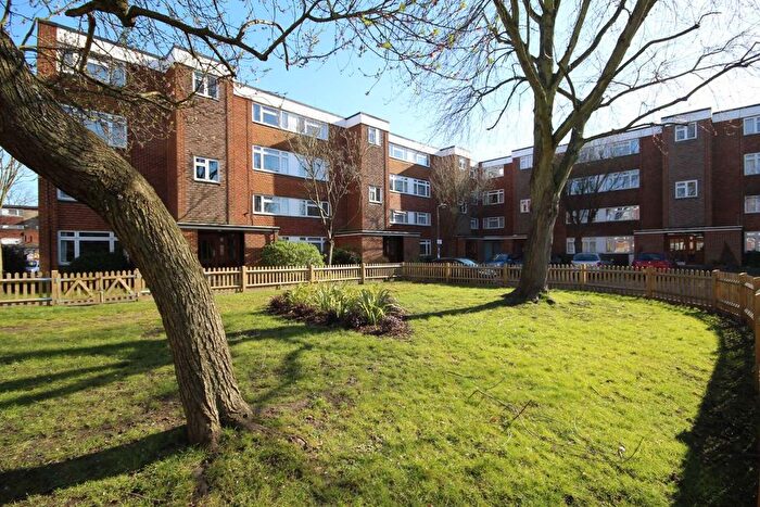 3 Bedroom Flat To Rent In Taylor Close, Hampton Hill, Hampton, TW12