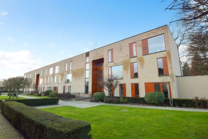 2 Bedroom Flat For Sale In Cliveden Gages, Taplow, Buckinghamshire, SL6