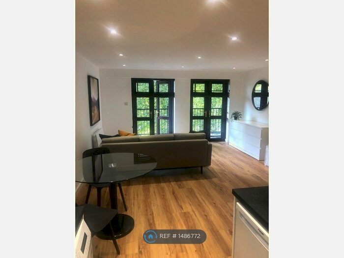 Studio To Rent In George Leybourne House, London, E1