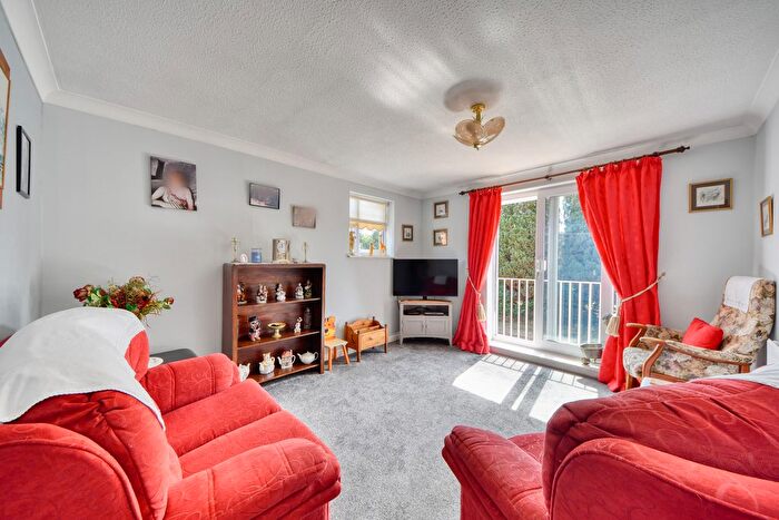 2 Bedroom Maisonette For Sale In Vicarage Lane, Swindon, SN6