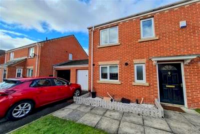 3 Bedroom Semi-Detached House To Rent In Ridgewood Close, Eastbourne - Darlington, DL1