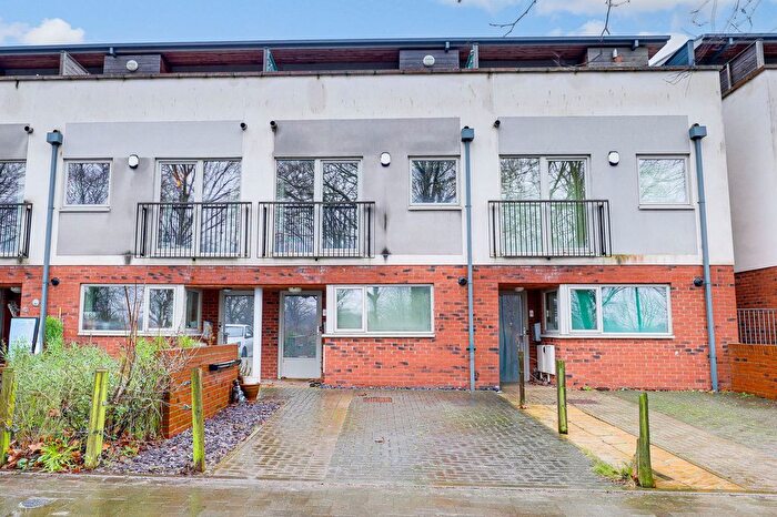 3 Bedroom Terraced House For Sale In Bathley Street, Nottingham, NG2