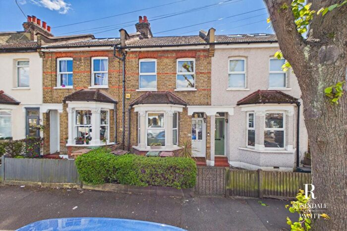 3 Bedroom House For Sale In Tharp Road, Wallington, SM6
