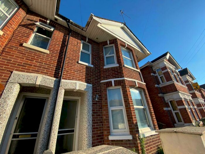 5 Bedroom House To Rent In Coventry Road, SO15