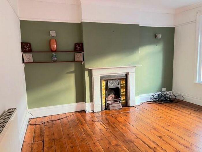 3 Bedroom Flat To Rent In Consort Close, BH12