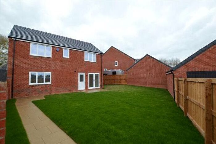 4 Bedroom Property To Rent In Bedford Way, Chesterfield, S44