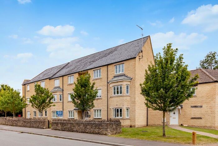 2 Bedroom Apartment To Rent In Jacobs Mill, Witney, OX28