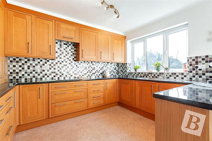 3 Bedroom Detached Bungalow For Sale In Herbert Road, Emerson Park, RM11