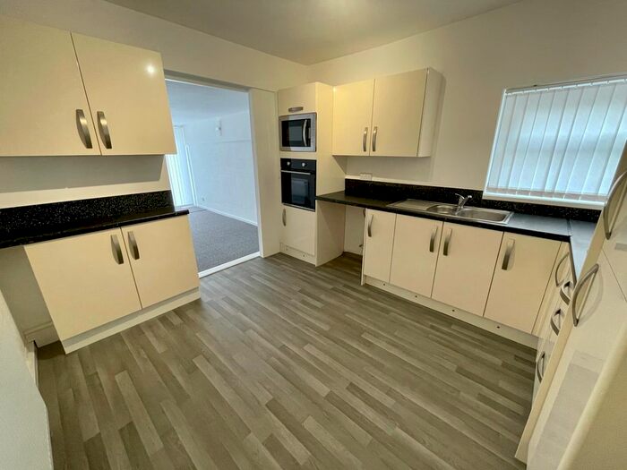 2 Bedroom Flat To Rent In Suffolk Place, Porthcawl CF36