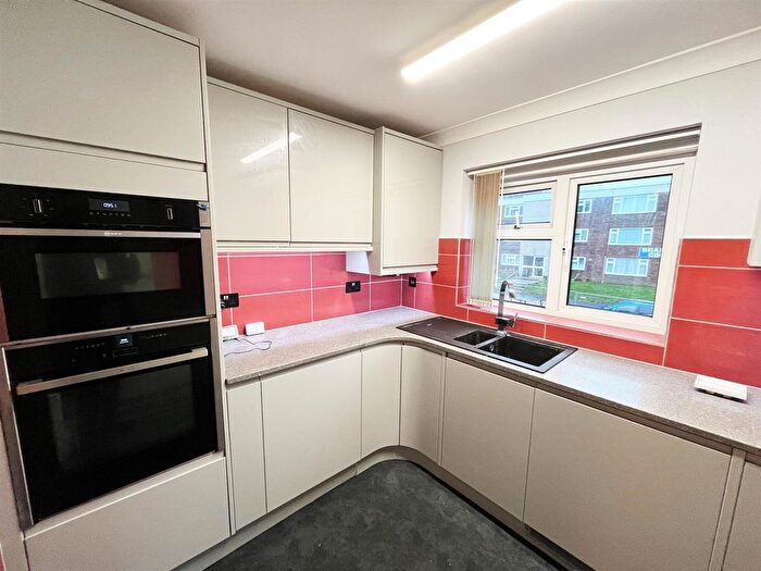 1 Bedroom Property To Rent In Southlands Court, St Giles Close, Shoreham, BN43
