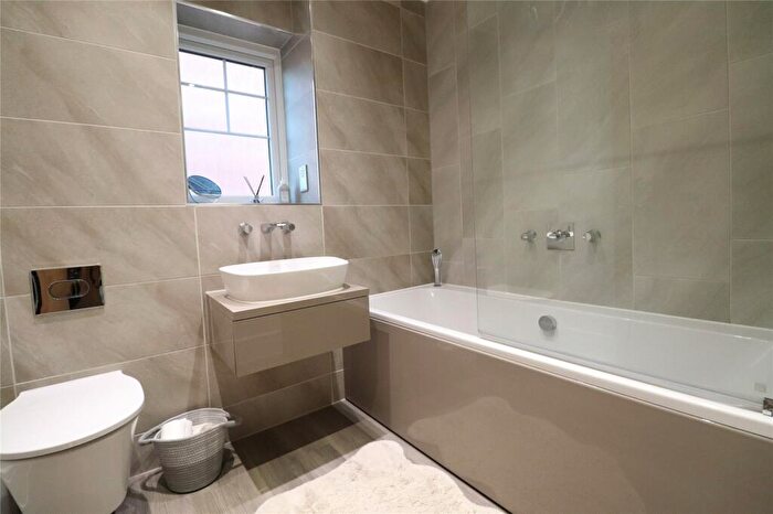 4 Bedroom Detached House For Sale In Poppy Way, Daventry, Northamptonshire, NN11