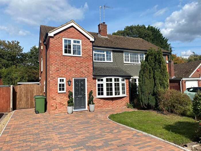 3 Bedroom Semi-Detached House To Rent In Valley Road, Northchurch, HP4