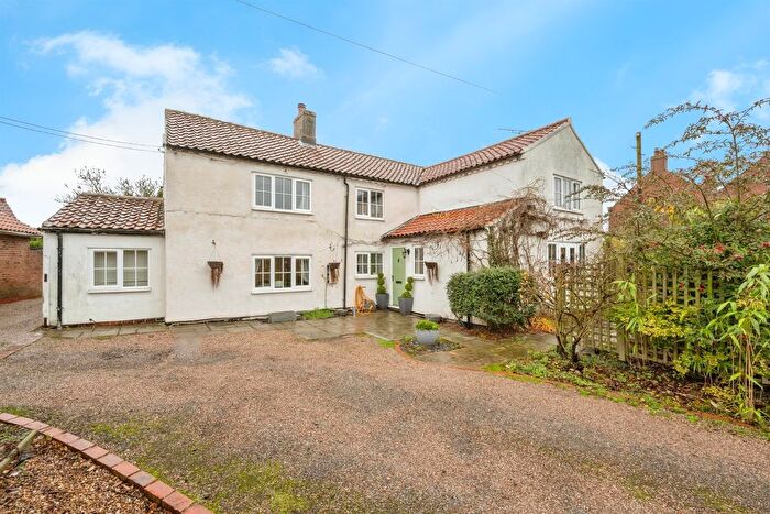 4 Bedroom Cottage For Sale In Gainsborough Road, Everton, Doncaster, DN10