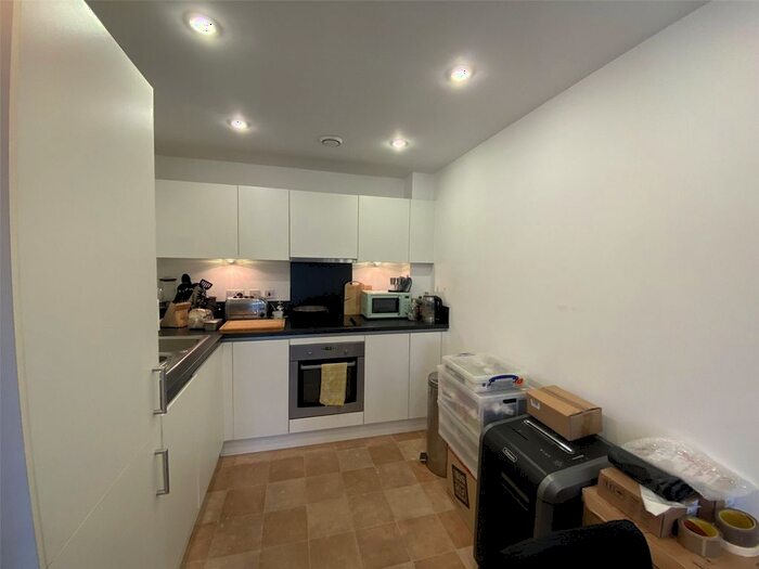 1 Bedroom Flat To Rent In Townshend House, Acton, W3