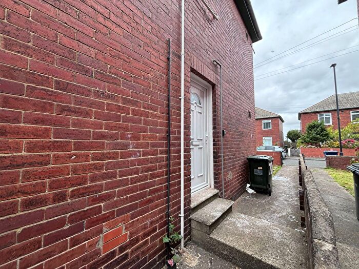 3 Bedroom Flat To Rent In Moorhead, Newcastle Upon Tyne, NE5