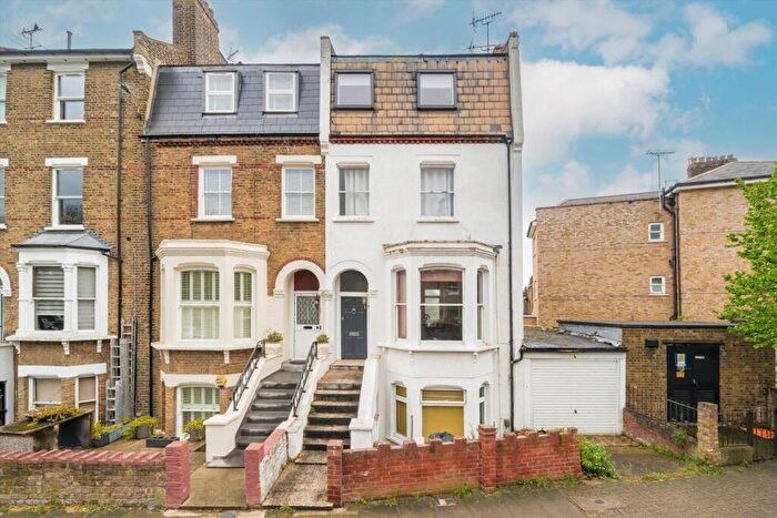 3 Bedroom Flat For Sale In Huddleston Road, Tufnell Park, N7