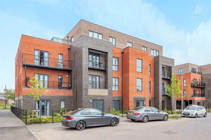 2 Bedroom Apartment To Rent In Adriatic House, Nightingale Way, Reading, RG30