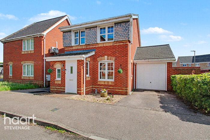 3 Bedroom Link Detached House For Sale In Epsom Close, Stevenage, SG1