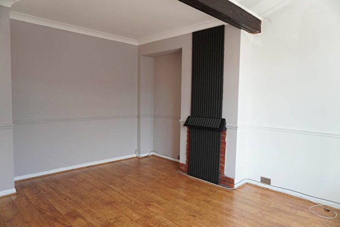 3 Bedroom End Of Terrace House To Rent In Stephens Road, Hanwell, W7