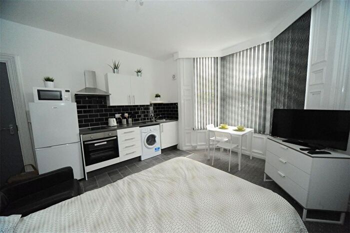 1 Bedroom Flat To Rent In - The Crescent, Middlesbrough, Yorkshire, TS5