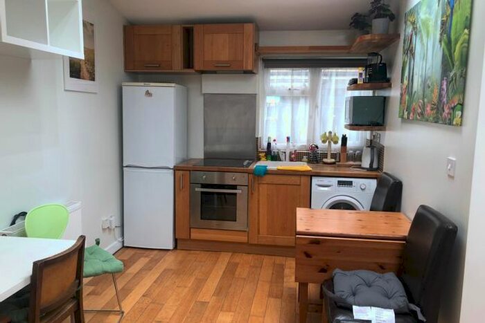 Studio To Rent In Tentelow Lane, Southall, UB2
