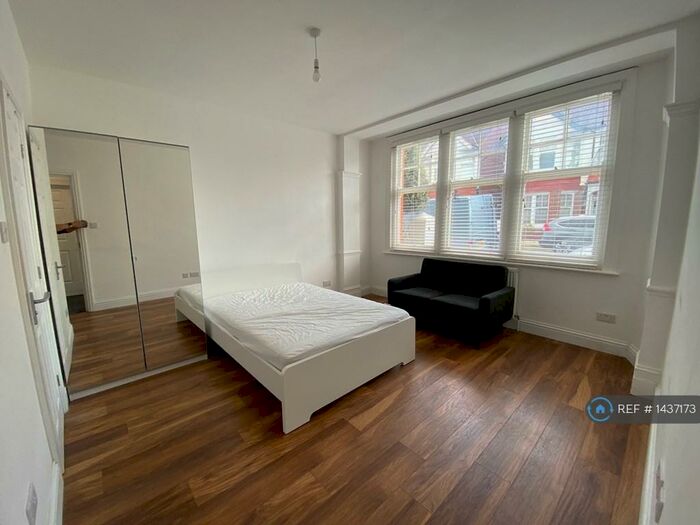 1 Bedroom Flat To Rent In Raphael Road, Hove, BN3