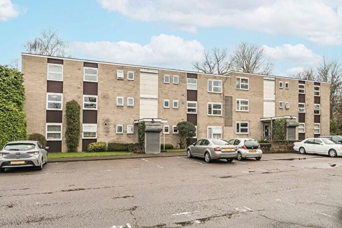 3 Bedroom Flat To Rent In Hepple Close, Isleworth, TW7