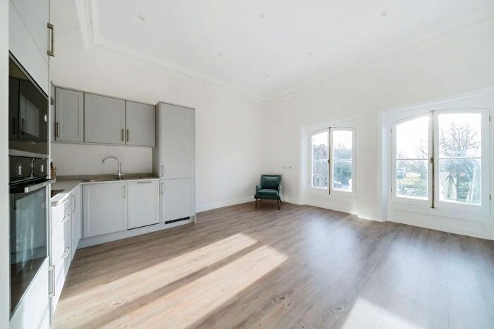 2 Bedroom Flat To Rent In Florence, Henley-On-Thames, Thamesfield Village, Oxfordshire, RG9