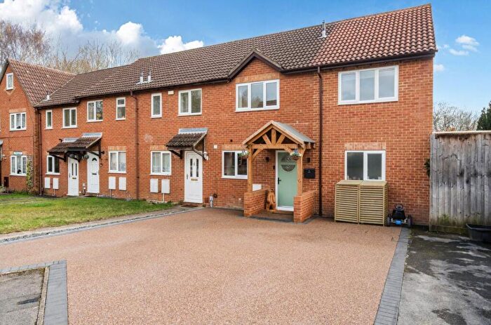 4 Bedroom End Of Terrace House For Sale In Pearce Close, Kingsdown, Swindon, SN2