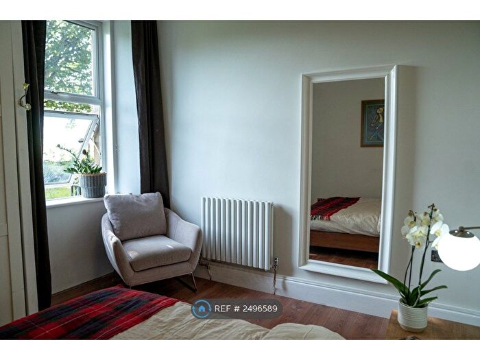 1 Bedroom Flat To Rent In Waverley Park, Edinburgh, EH8