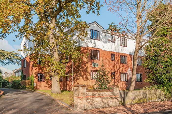 2 Bedroom Flat For Sale In Gloucester Road, Barnet, EN5