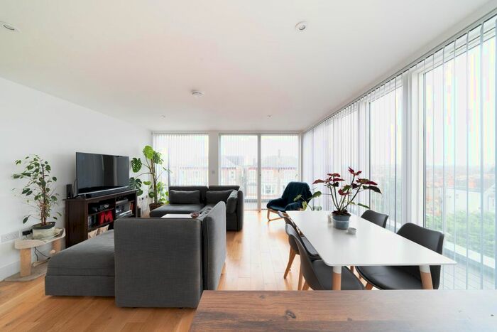 2 Bedroom Flat To Rent In Worple Road, London SW20