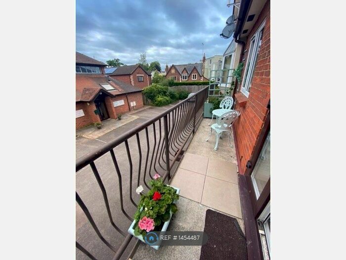 2 Bedroom Flat To Rent In Claremont, Cheltenham, GL52