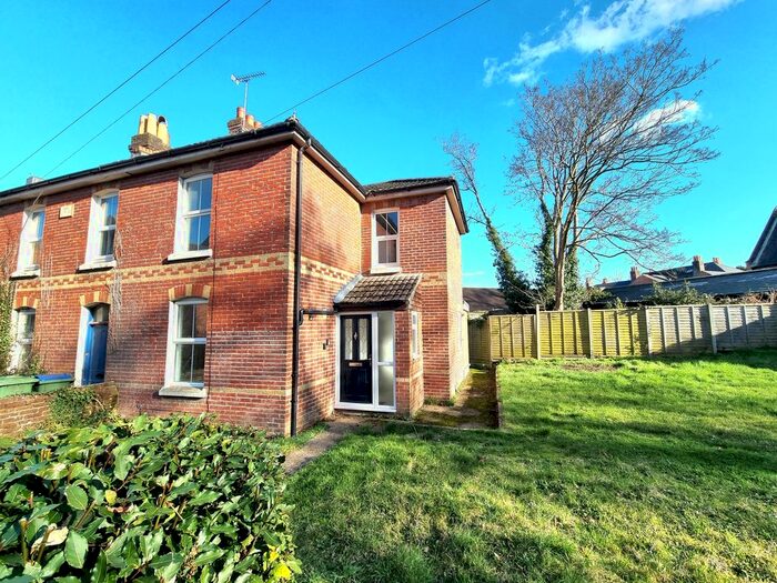 3 Bedroom Property To Rent In Wickham Road, Fareham, PO16