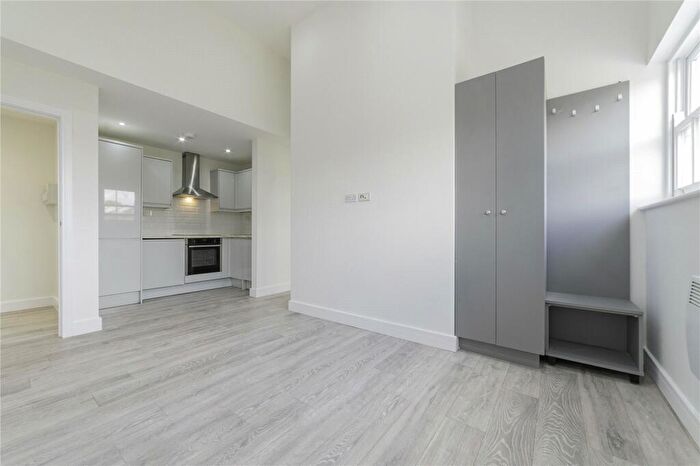 Apartment To Rent In High Street, High Barnet, Hertfordshire, EN5