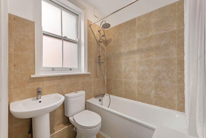 1 Bedroom Flat To Rent In Fulham Palace Road, London, W6