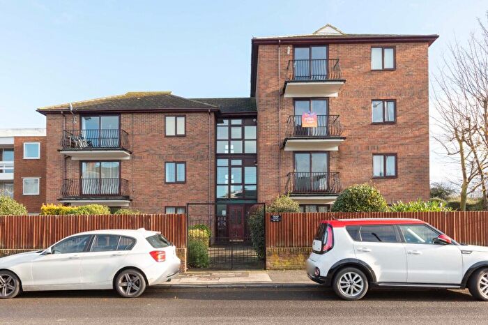 2 Bedroom Flat To Rent In Rowan Court, St. Peters Park Road, Broadstairs, Kent, CT10
