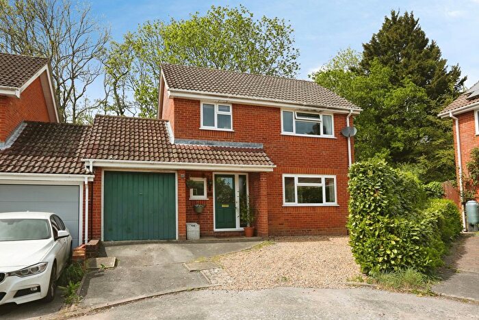 3 Bedroom Link Detached House For Sale In Ladywood, Eastleigh, Hampshire, SO50