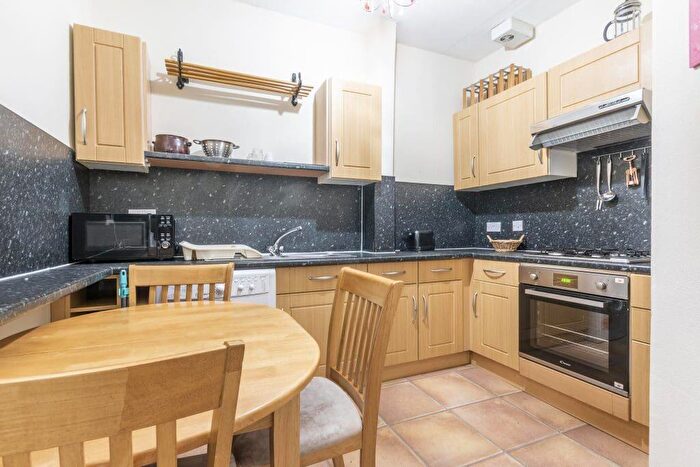 4 Bedroom Flat To Rent In L Marionville Road, Edinburgh, EH7