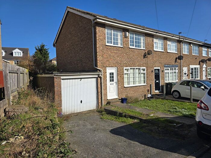 3 Bedroom Terraced House For Sale In Glenmore Close, Bradford, BD2