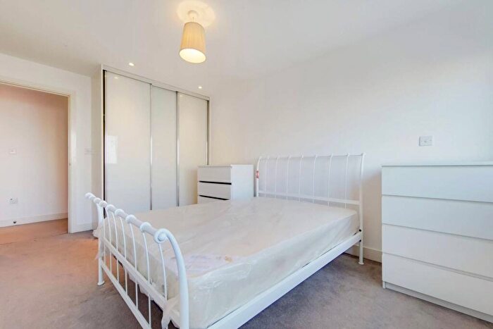 1 Bedroom Flat To Rent In Basin Approach, Gallions Reach, London, E16