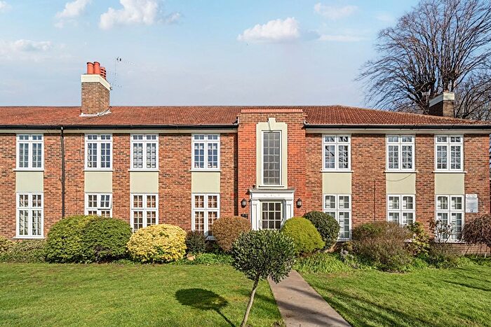 2 Bedroom Flat To Rent In Portsmouth Road, Thames Ditton, KT7