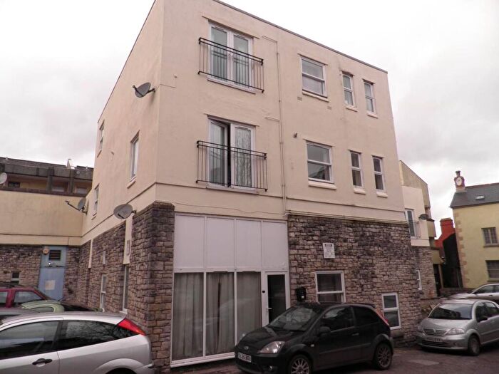 1 Bedroom Flat To Rent In Peter Street, Shepton Mallet, Somerset, BA4