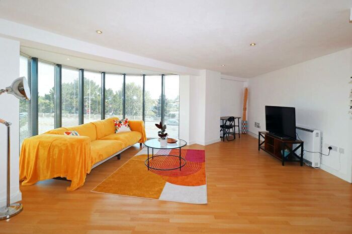 2 Bedroom Flat To Rent In City Wharf, Cardiff City Centre, CF10