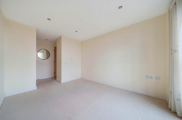 2 Bedroom Apartment For Sale In The Esplanade, Bognor Regis, West Sussex, PO21