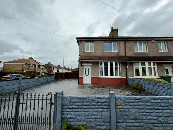 3 Bedroom Semi-Detached House For Sale In Thirlmere Road, Burnley, BB10