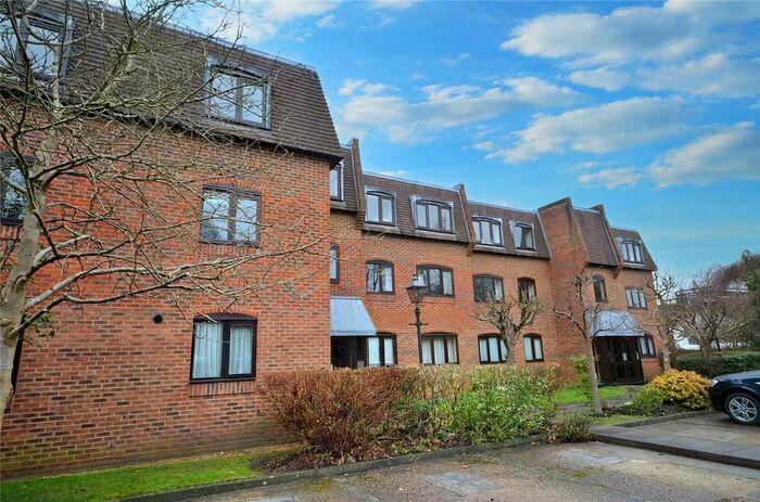 2 Bedroom Flat To Rent In Morley Road, Farnham, Surrey, GU9