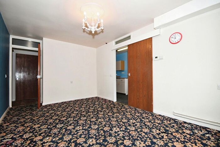 2 Bedroom Flat For Sale In Nether Edge Road, Sheffield, South Yorkshire, S7